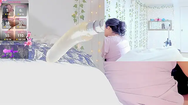 Ashley  Jones   online show from 04-10-26, 09:03