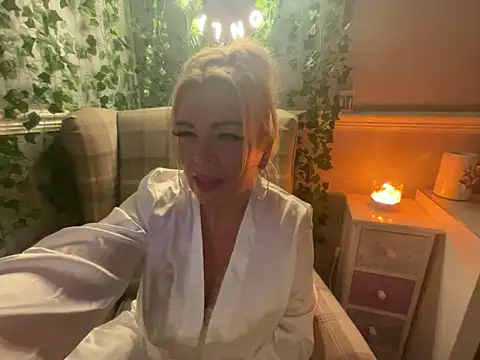 Snapshot of BonnyDesire chatting on 10-11-25, 07:34 BonnyDesire online show from 10-11-25, 07:34