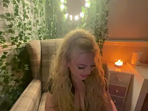 Snapshot of BonnyDesire chatting on 10-14-25, 07:03 BonnyDesire online show from 10-14-25, 07:03