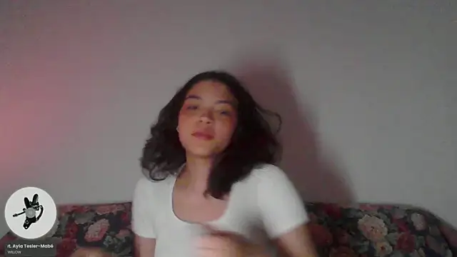 Snapshot of _curiouskitten_ chatting on 02-07-26, 02:15 curiouskitten online show from 02-07-26, 02:15