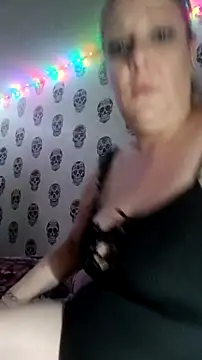 Snapshot of curvybabe88 chatting on 11-22-25, 04:06 curvybabe88 online show from 11-22-25, 04:06