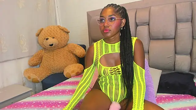 Snapshot of Beauty_Luci chatting on 10-07-25, 10:51 Beauty Luci online show from 10-07-25, 10:51