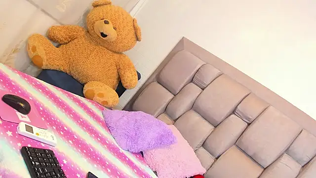 Snapshot of Beauty_Luci chatting on 10-09-25, 08:07 Beauty Luci online show from 10-09-25, 08:07