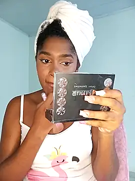 Snapshot of Beauty_Luci chatting on 10-27-25, 01:59 Beauty Luci online show from 10-27-25, 01:59