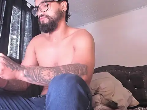 Snapshot of Chrys_harris77 chatting on 06-19-26, 05:39 Chrys harris77 online show from 06-19-26, 05:39