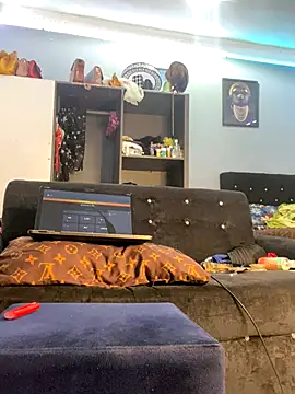 Snapshot of Daavikolovivi chatting on 11-24-25, 01:44 Daavikolovivi online show from 11-24-25, 01:44