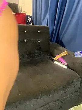 Snapshot of Daavikolovivi chatting on 12-03-25, 03:14 Daavikolovivi online show from 12-03-25, 03:14