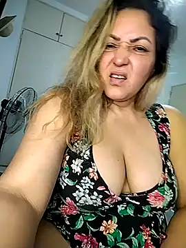 Snapshot of Lunita86 chatting on 10-24-25, 02:13 Lunita86 online show from 10-24-25, 02:13