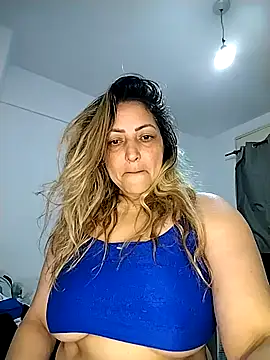 Snapshot of Lunita86 chatting on 10-29-25, 02:19 Lunita86 online show from 10-29-25, 02:19