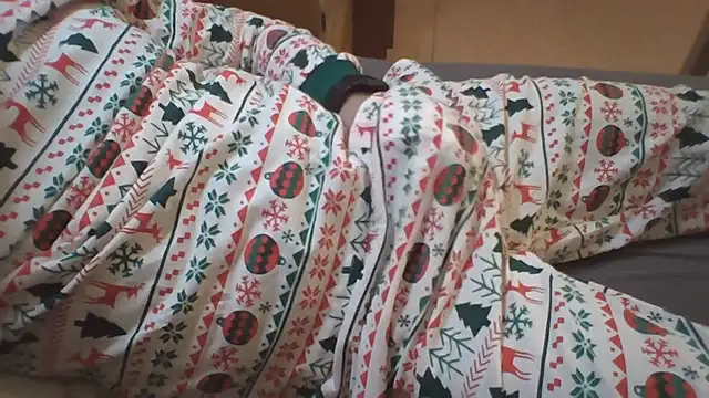 Snapshot of Astleitx chatting on 12-21-25, 09:11 Astleitx online show from 12-21-25, 09:11