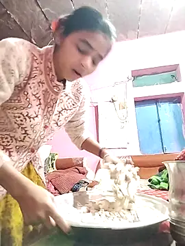 Snapshot of R_Roshni chatting on 12-15-25, 10:47 R Roshni online show from 12-15-25, 10:47