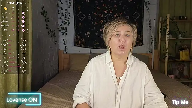 Marta Wils online show from 10-16-25, 01:39