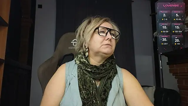 Marta Wils online show from 10-21-25, 02:23