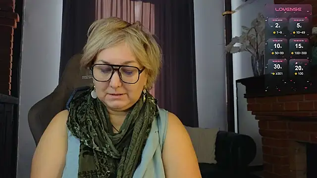 Marta Wils online show from 10-23-25, 02:44