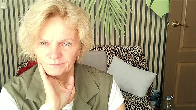 Snapshot of Zoe_Steell chatting on 09-21-25, 06:26 Zoe Steell online show from 09-21-25, 06:26