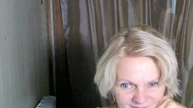 Snapshot of Zoe_Steell chatting on 09-28-25, 02:55 Zoe Steell online show from 09-28-25, 02:55