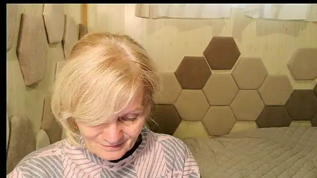 Snapshot of Zoe_Steell chatting on 10-01-25, 01:50 Zoe Steell online show from 10-01-25, 01:50