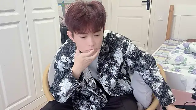 xlong00099 online show from 10-19-25, 08:37