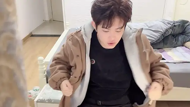 xlong00099 online show from 11-18-25, 01:33