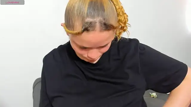 Cherrysweetyx online show from 04-18-26, 07:07