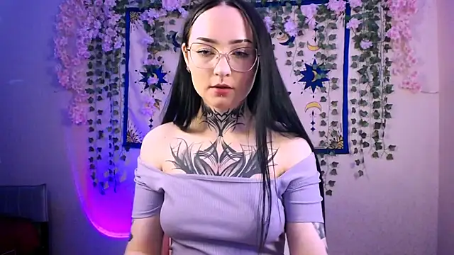 MollyKissy online show from 04-09-26, 05:51