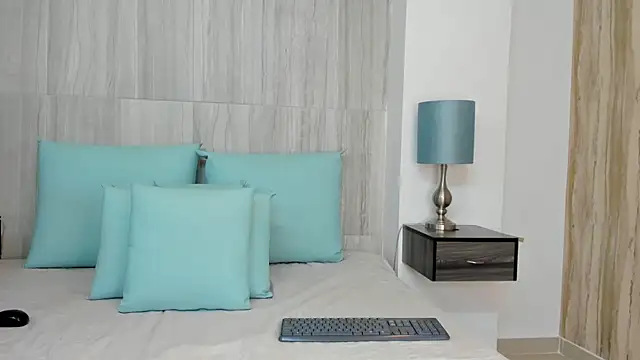 Valeria-Cruzz online show from 10-28-25, 12:09