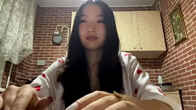 Snapshot of EmmaLeexth chatting on 09-17-25, 05:03 EmmaLeexth online show from 09-17-25, 05:03