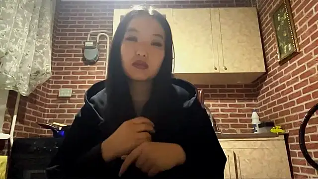 EmmaLeexth online show from 11-16-25, 01:28