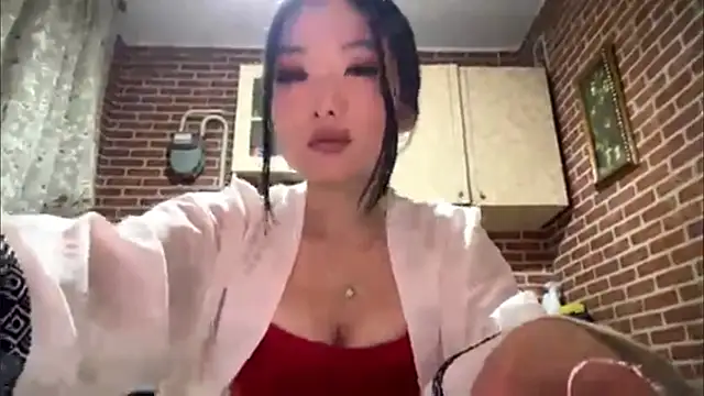 EmmaLeexth online show from 04-05-26, 02:03