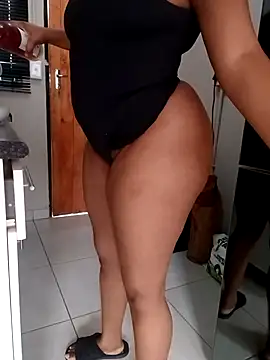 Snapshot of FeminineLady chatting on 02-17-26, 08:44 FeminineLady online show from 02-17-26, 08:44