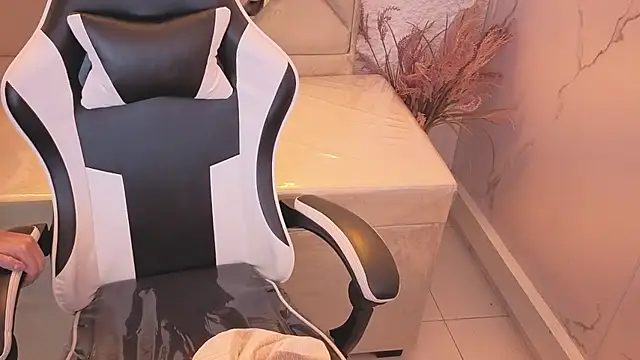 Snapshot of tamara_tp chatting on 02-14-26, 12:35 tamara tp online show from 02-14-26, 12:35