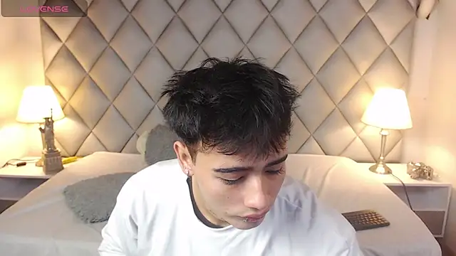 Snapshot of Clement_Reyes chatting on 09-18-25, 12:18 Clement Reyes online show from 09-18-25, 12:18