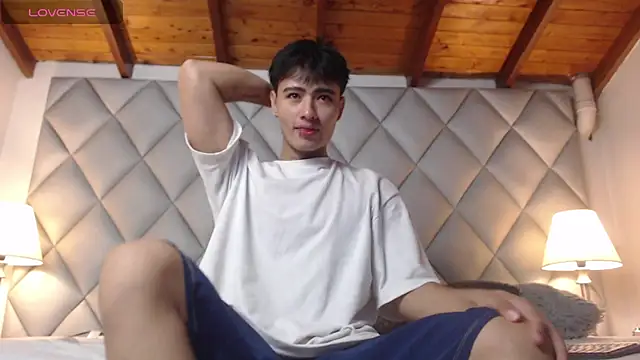 Snapshot of Clement_Reyes chatting on 09-21-25, 12:18 Clement Reyes online show from 09-21-25, 12:18