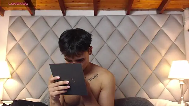 Snapshot of Clement_Reyes chatting on 09-22-25, 12:18 Clement Reyes online show from 09-22-25, 12:18