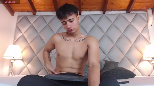 Snapshot of Clement_Reyes chatting on 10-02-25, 12:45 Clement Reyes online show from 10-02-25, 12:45