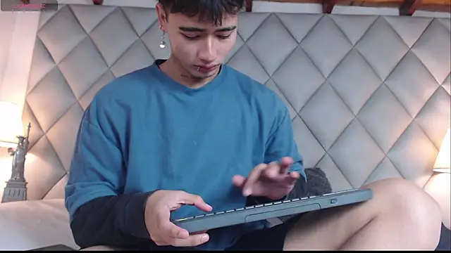 Snapshot of Clement_Reyes chatting on 10-16-25, 12:50 Clement Reyes online show from 10-16-25, 12:50