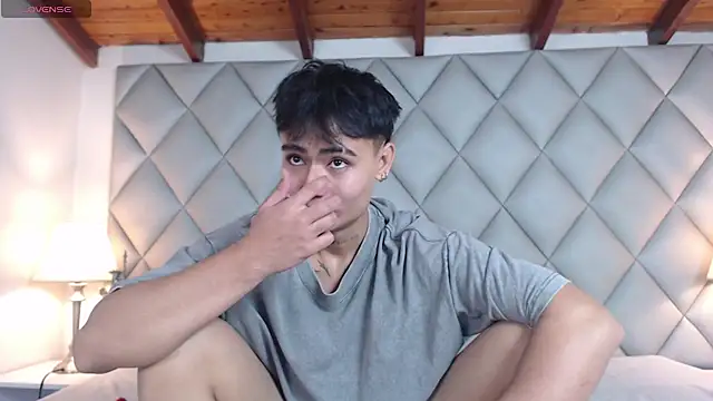 Snapshot of Clement_Reyes chatting on 10-18-25, 01:01 Clement Reyes online show from 10-18-25, 01:01