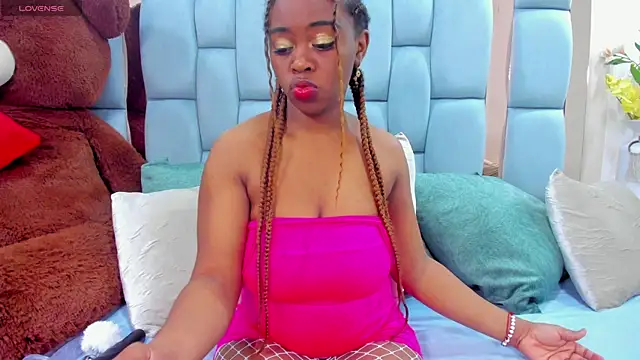 Snapshot of hazellanee chatting on 11-08-25, 11:47 hazellanee online show from 11-08-25, 11:47