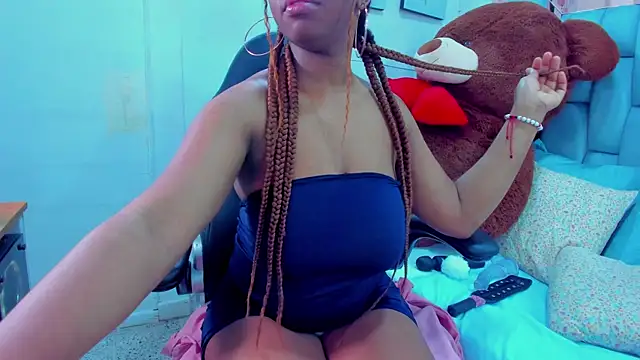 Snapshot of hazellanee chatting on 11-12-25, 05:19 hazellanee online show from 11-12-25, 05:19