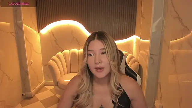 Emma1 b  online show from 10-15-25, 08:09
