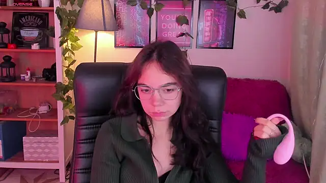 Elise Noir online show from 10-14-25, 04:08
