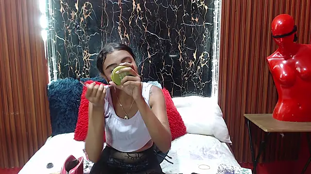 MadelinPaterson online show from 10-07-25, 06:27