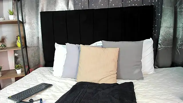 Lenapaul  online show from 11-14-25, 04:22