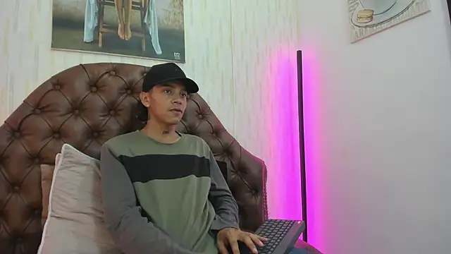 noah blake0 online show from 09-18-25, 02:13