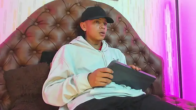 noah blake0 online show from 09-23-25, 02:36