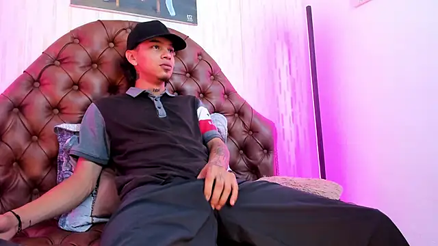 noah blake0 online show from 10-24-25, 02:08