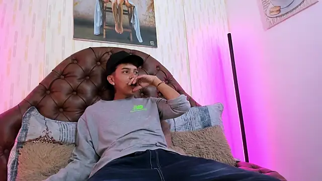 noah blake0 online show from 11-19-25, 05:24