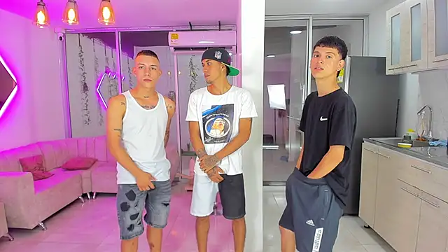 Snapshot of Houseofwarrios chatting on 09-21-25, 05:20 Houseofwarrios online show from 09-21-25, 05:20