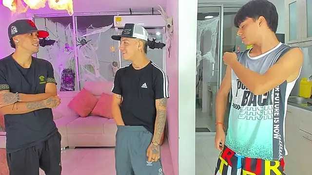 Snapshot of Houseofwarrios chatting on 10-15-25, 05:18 Houseofwarrios online show from 10-15-25, 05:18