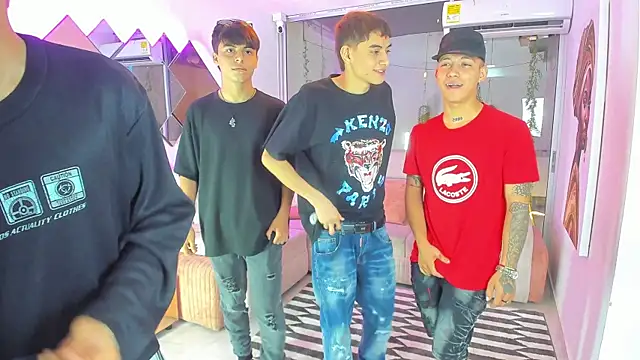 Snapshot of Houseofwarrios chatting on 11-13-25, 06:01 Houseofwarrios online show from 11-13-25, 06:01